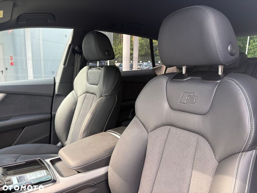 Audi Q8 - 10