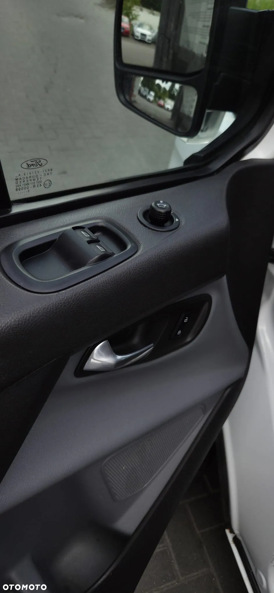Ford TRANSIT CUSTOM - 28