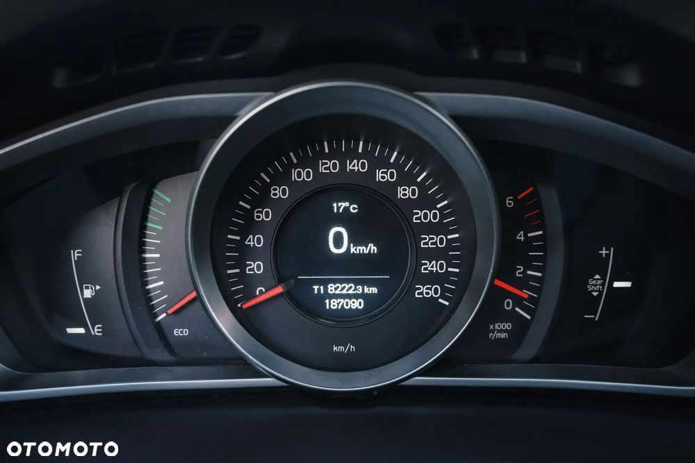 Volvo V40 D2 Momentum - 29