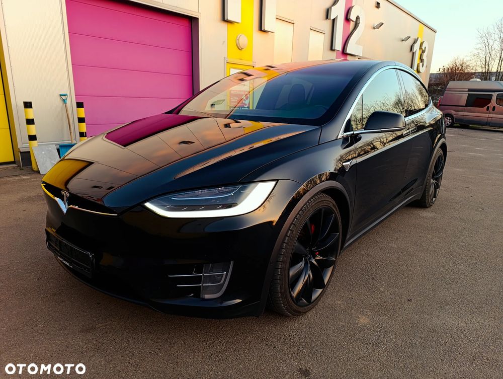 Tesla Model X - 6