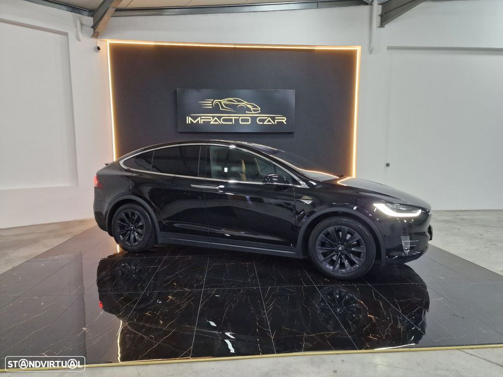 Tesla Model X 90D - 16
