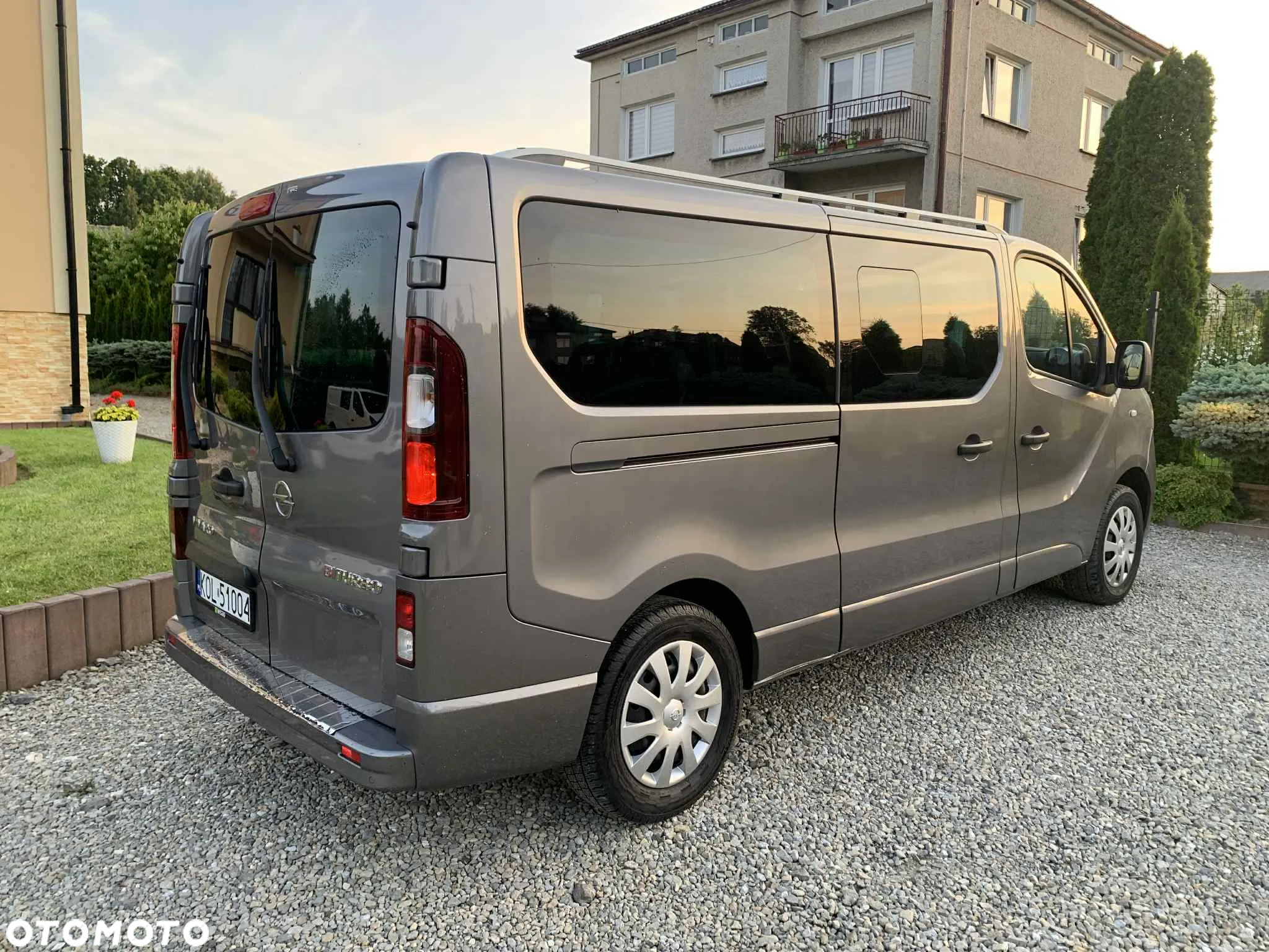 Opel Vivaro - 10