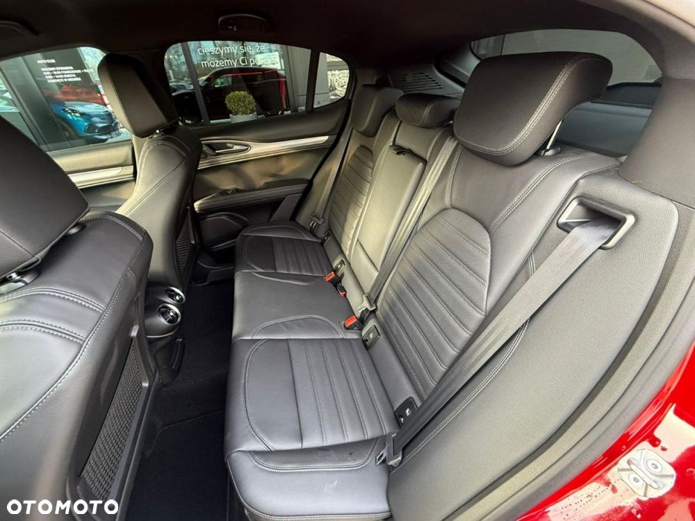 Alfa Romeo Stelvio - 17