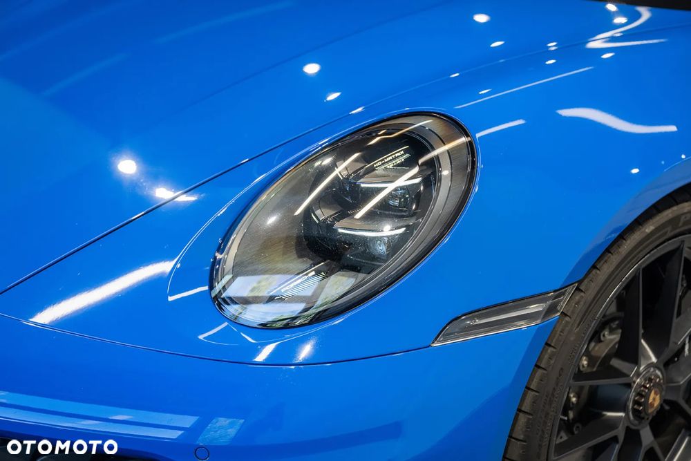 Porsche 911 Carrera 4 GTS - 23