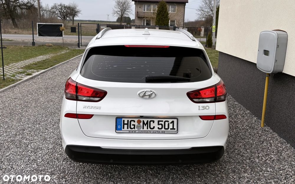 Hyundai i30 1.4 Passion - 8