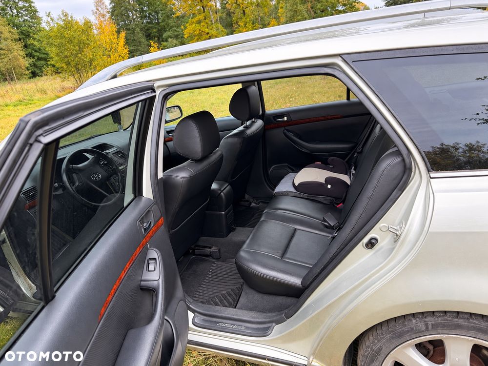 Toyota Avensis 2004 photo 4