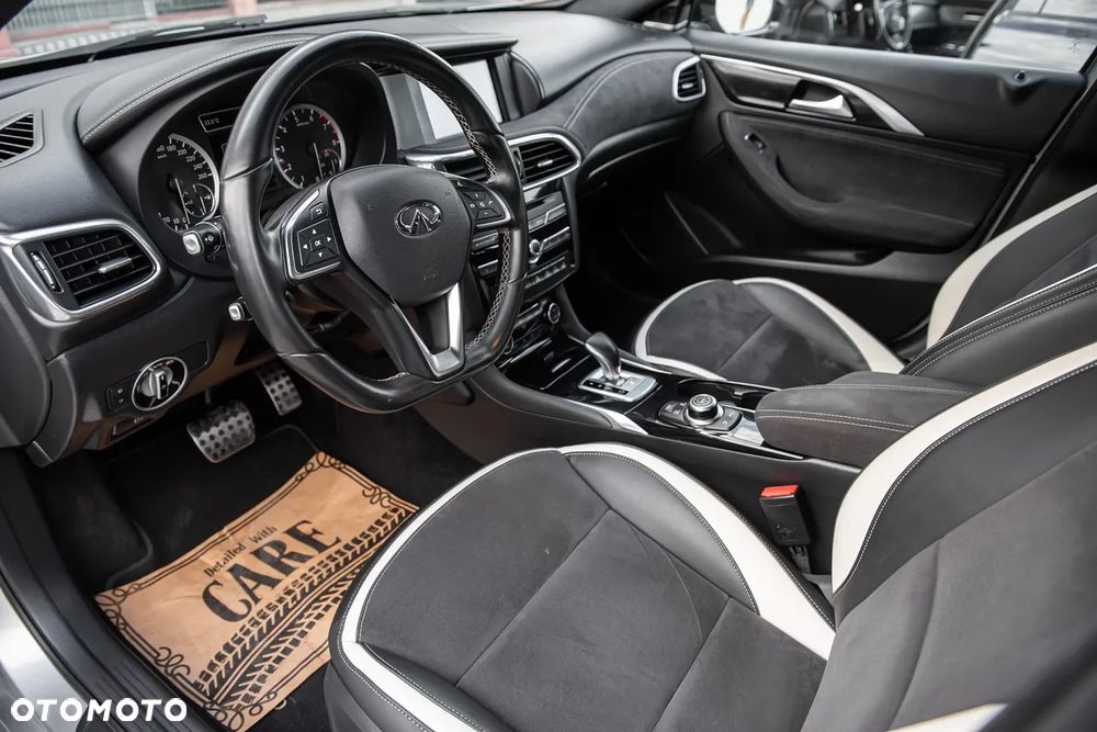 Infiniti Q30 2.0t DCT AWD Sport City Black - 15