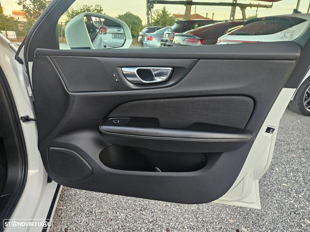 Volvo V60 2.0 D3 Momentum - 41