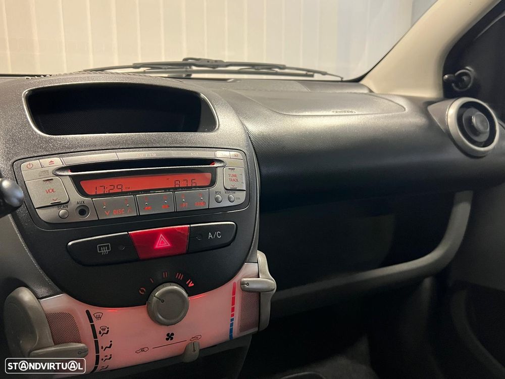 Peugeot 107 1.0 Trendy - 11