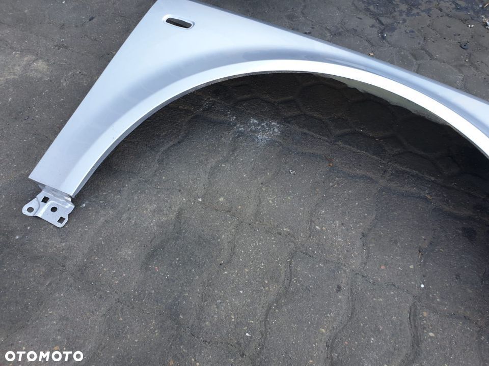 BŁOTNIK AUDI A4 B6 PRZÓD prawy lub lewy  KOLOR LY7W - 8