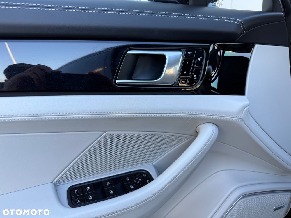 Porsche Panamera 4S Executive - 19