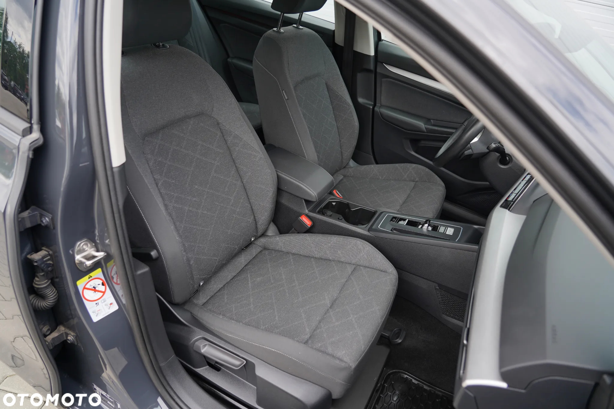 Volkswagen Golf - 11