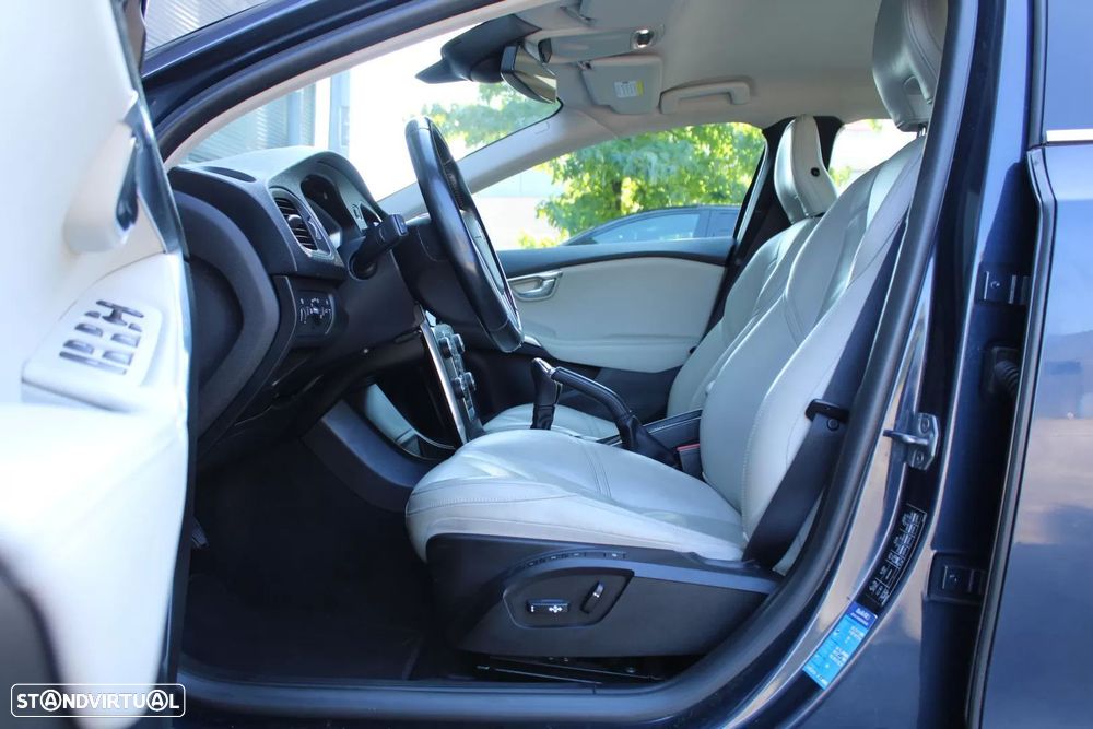 Volvo V40 1.6 D2 Momentum Eco - 13