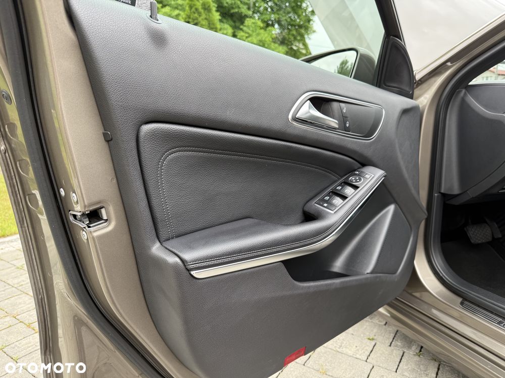 Mercedes-Benz Klasa A 180 (BlueEFFICIENCY) 7G-DCT Urban - 25