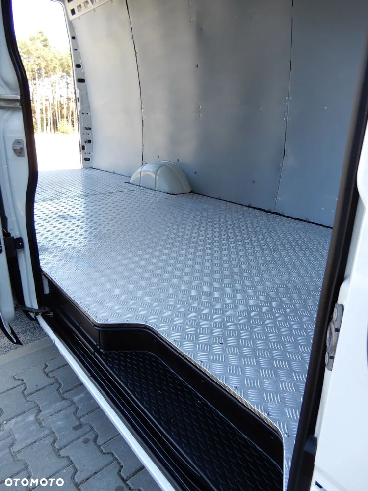 Iveco Daily 35S18 3.0 HPI 180 KM POWER Furgon Blaszak XXL 4.70 CM MAXI LONG Wysokość H3 2150 mm WZMACNIANE ZAWIESZENIE 1024 Kg Ładowność HAK 3500 Kg 50 Tys Km ASO Serwis Stan NOWY UNIKAT OKAZJA - 25