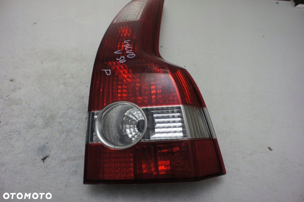 VOLVO V50 KOMBI LAMPA PRAWY TYŁ - 3