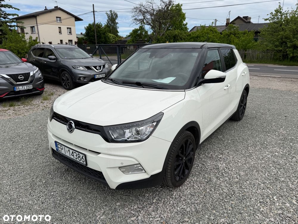 SsangYong/KGM Tivoli e-XGi 160 2WD Black+White - 1