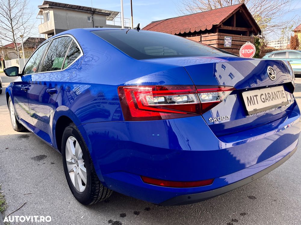 Skoda Superb 2.0 TDI DSG Sportline - 9