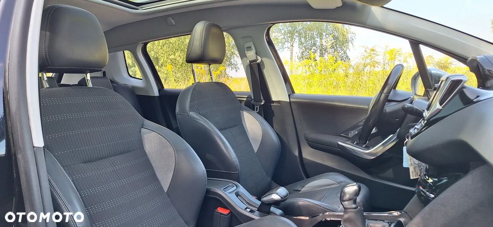 Peugeot 2008 1.2 Pure Tech Allure S&S - 8