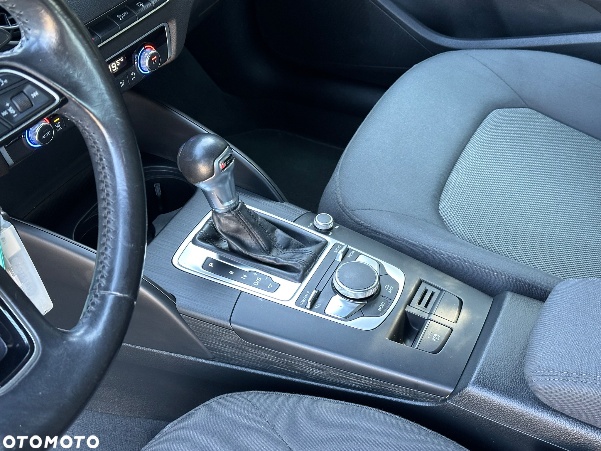 Audi A3 1.6 TDI clean diesel Ambiente S tronic - 14