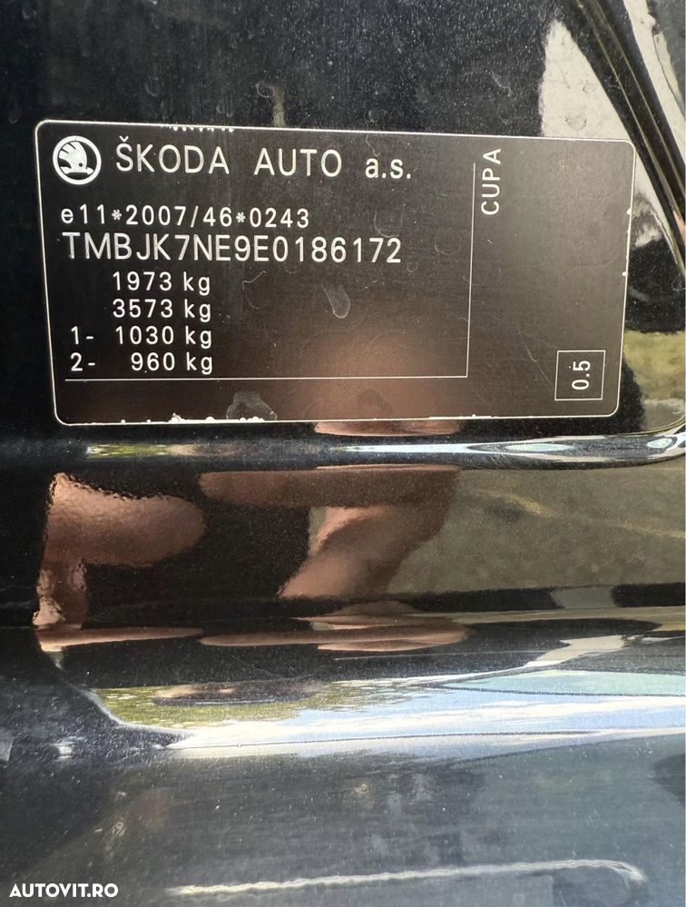 Skoda Octavia Combi 2.0 TDI RS - 16