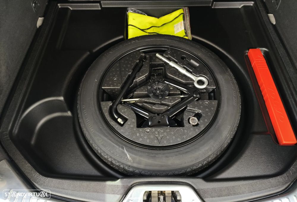 Volvo V60 Cross Country 2.0 D3 Momentum - 29