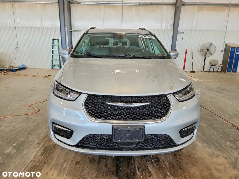 Chrysler Pacifica - 6