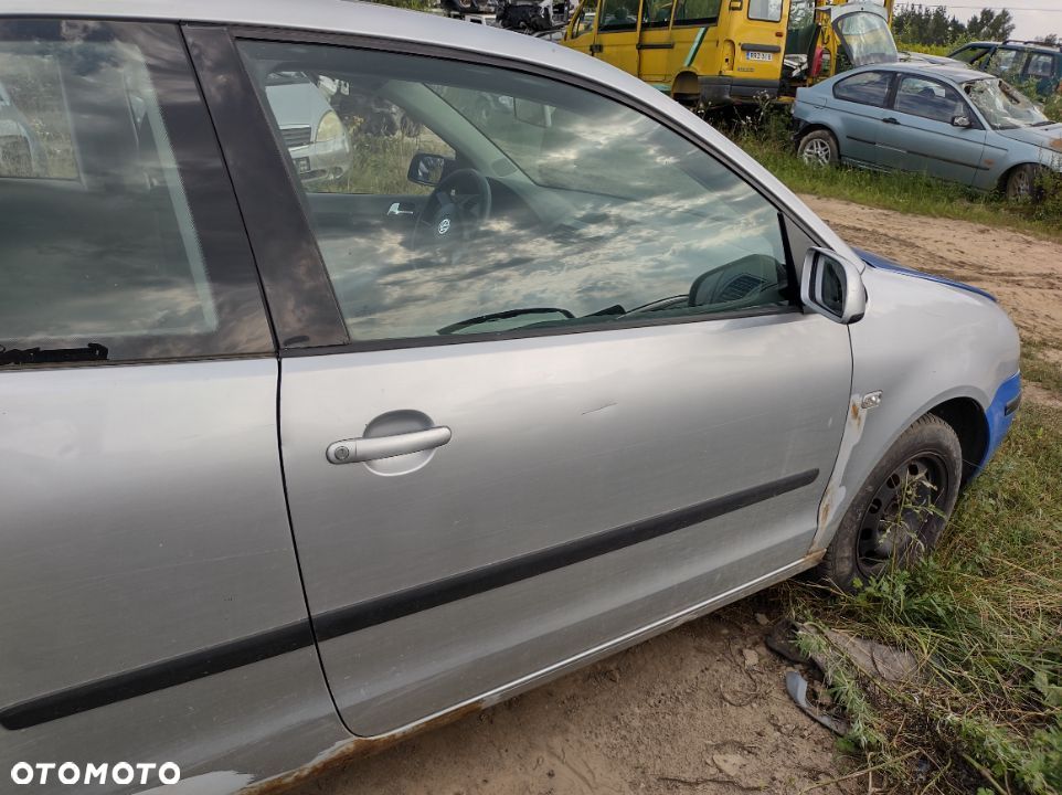 VOLKSWAGEN POLO IV DRZWI PRZÓD PRAWE LEWE