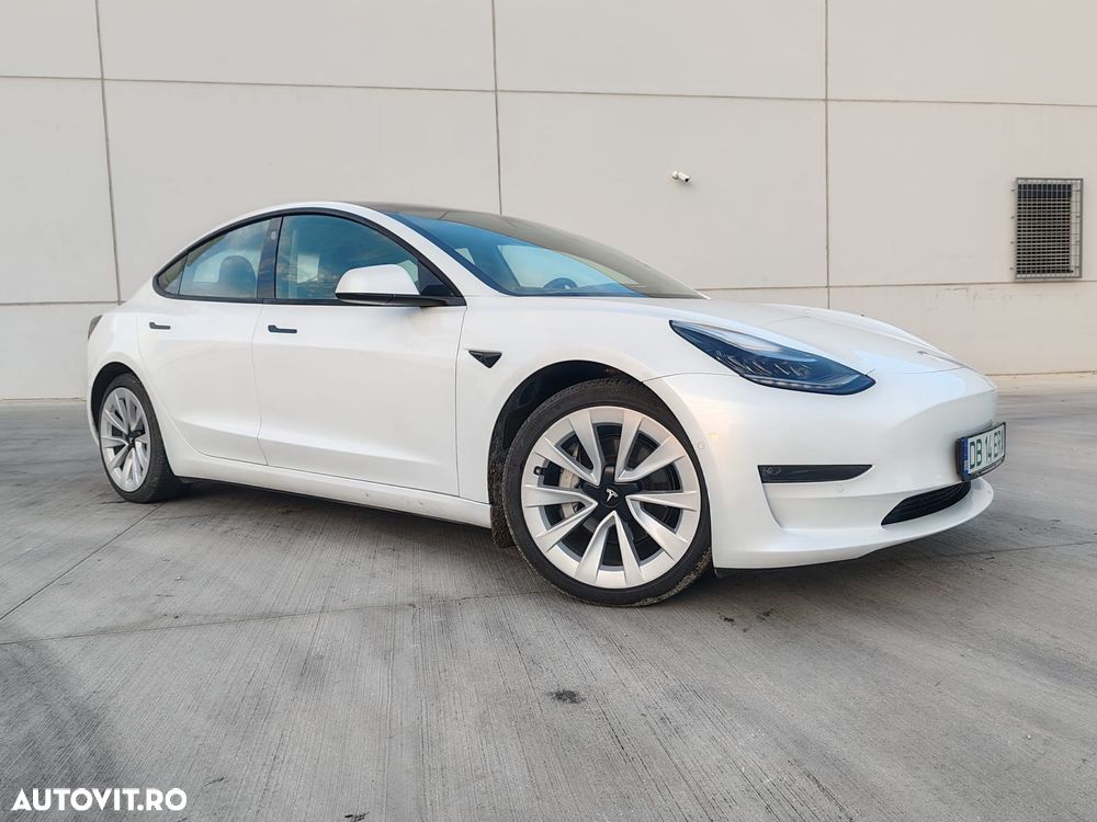 Tesla Model 3 - 3