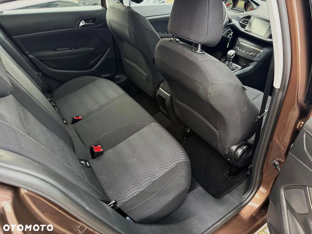 Peugeot 308 125 THP Active - 11