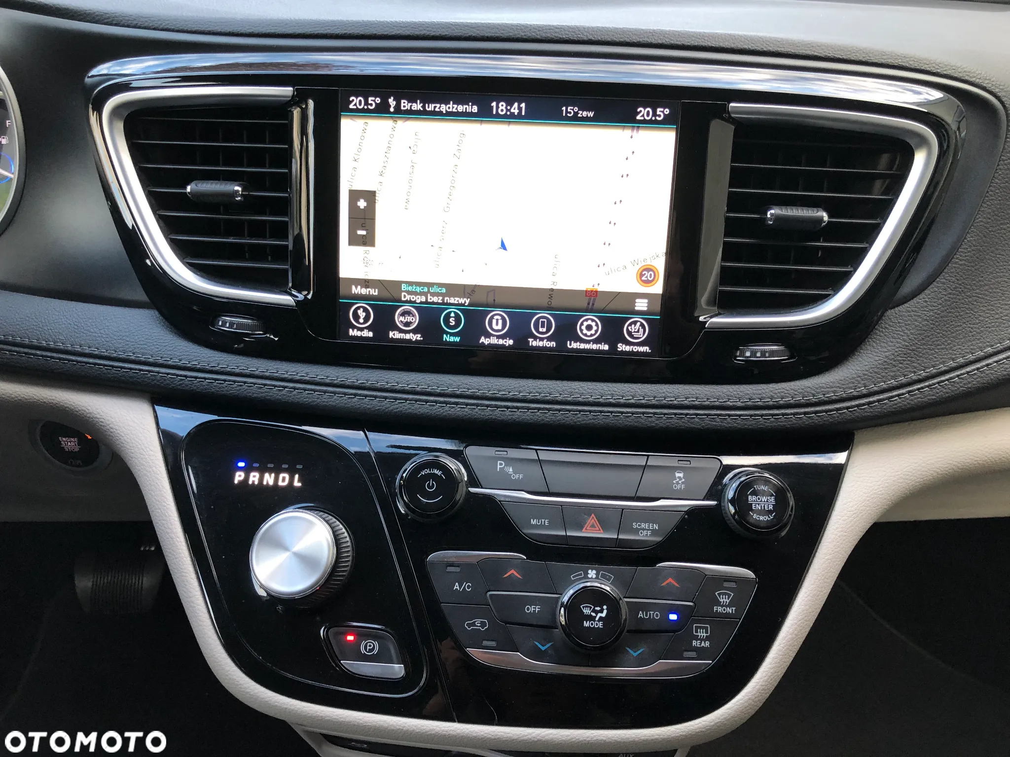 Chrysler Pacifica - 20