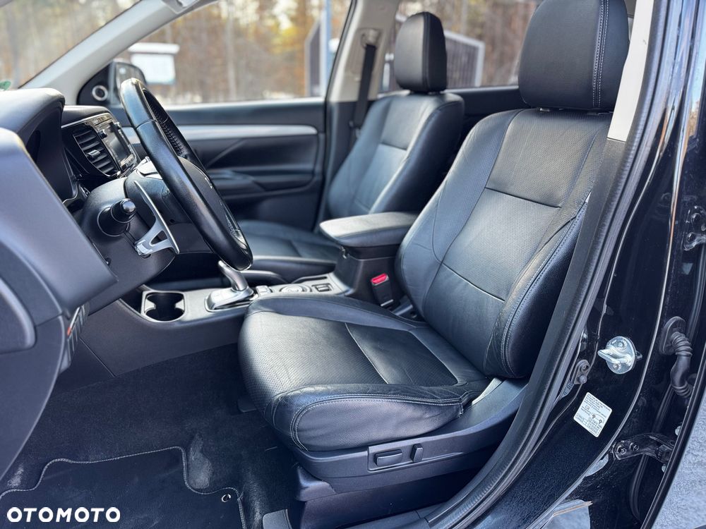 Mitsubishi Outlander 2.0 4WD Top - 14