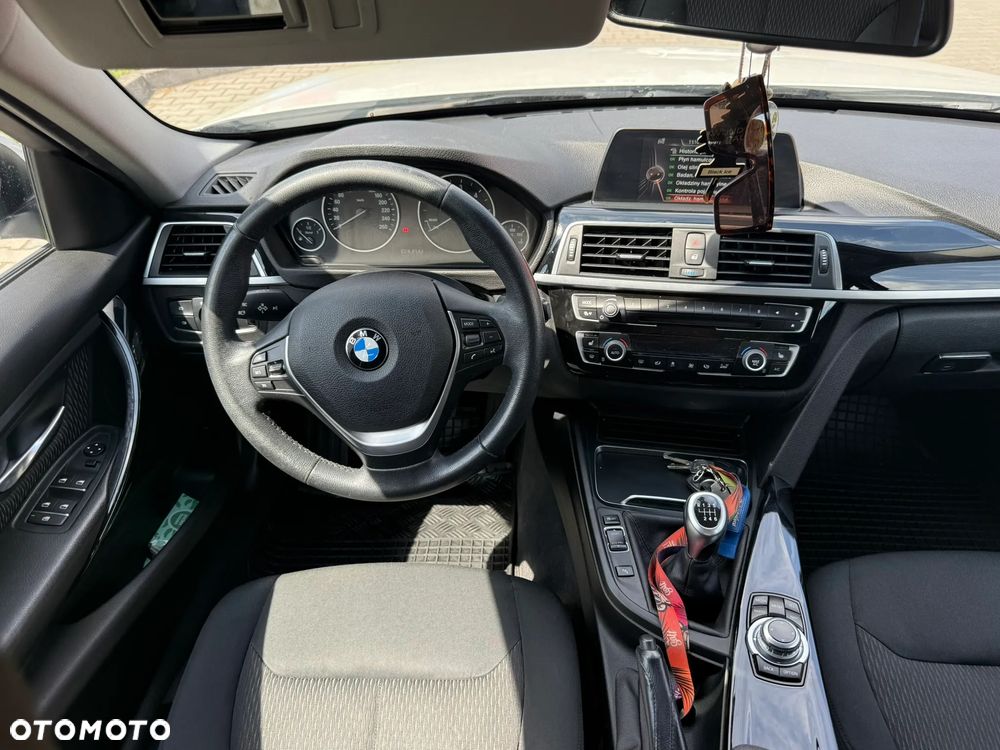 BMW Seria 3 318d M Sport Shadow - 29