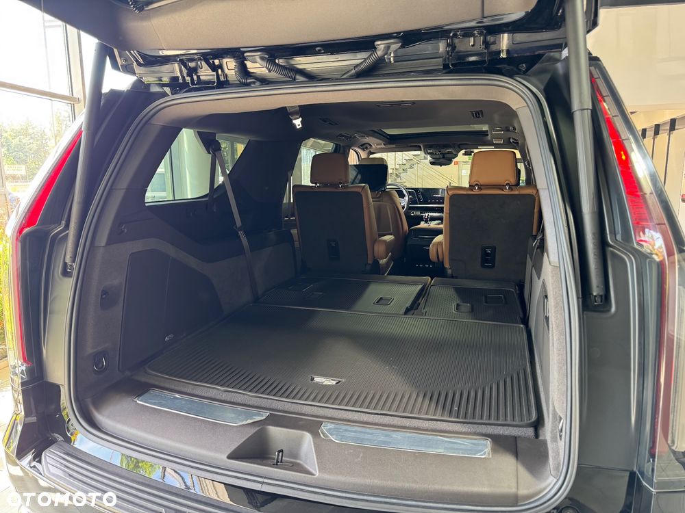 Cadillac Escalade - 32
