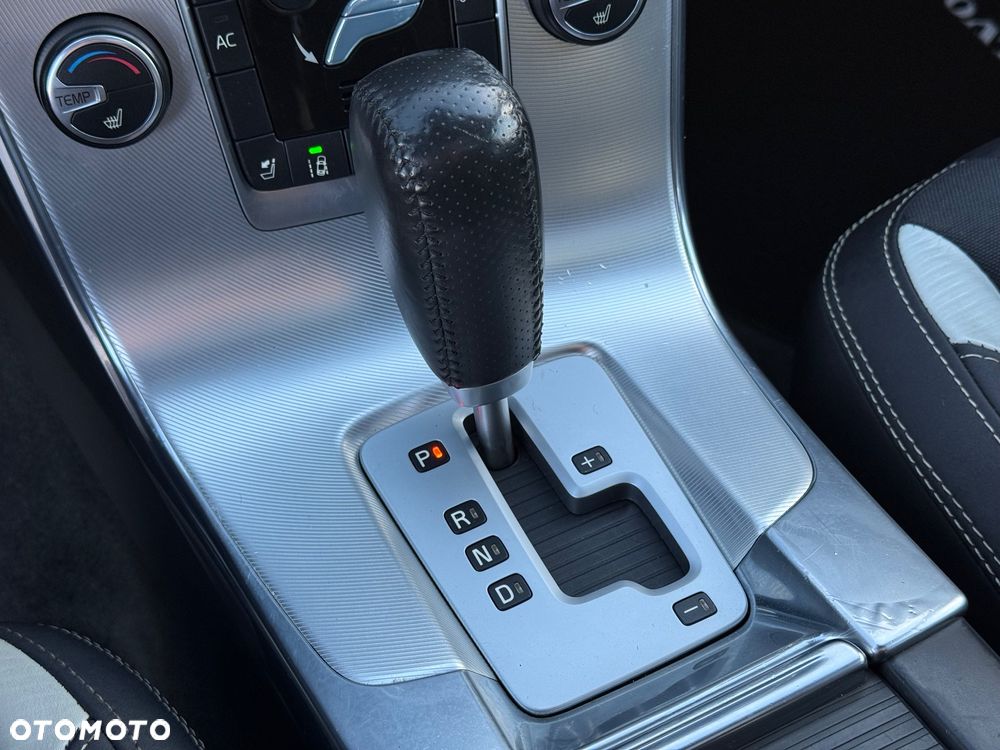 Volvo V60 T6 AWD Geartronic RDesign - 27