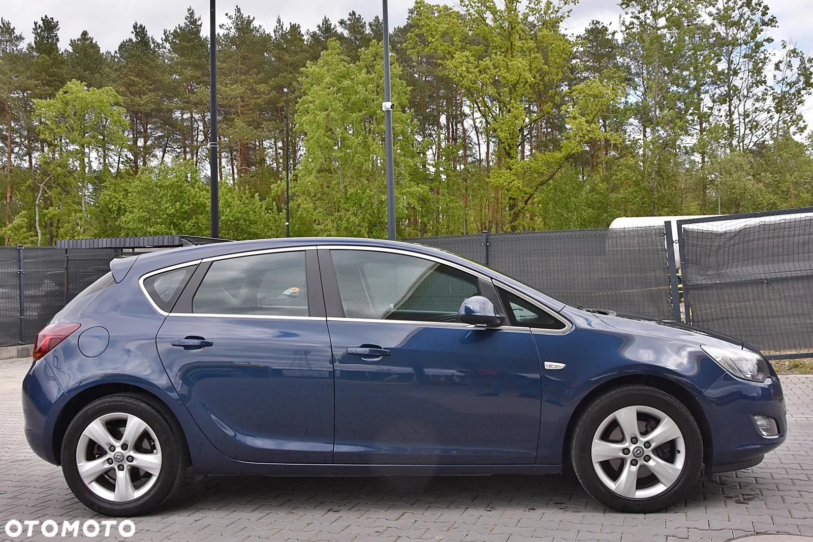 Opel Astra 1.6 Turbo Cosmo - 4