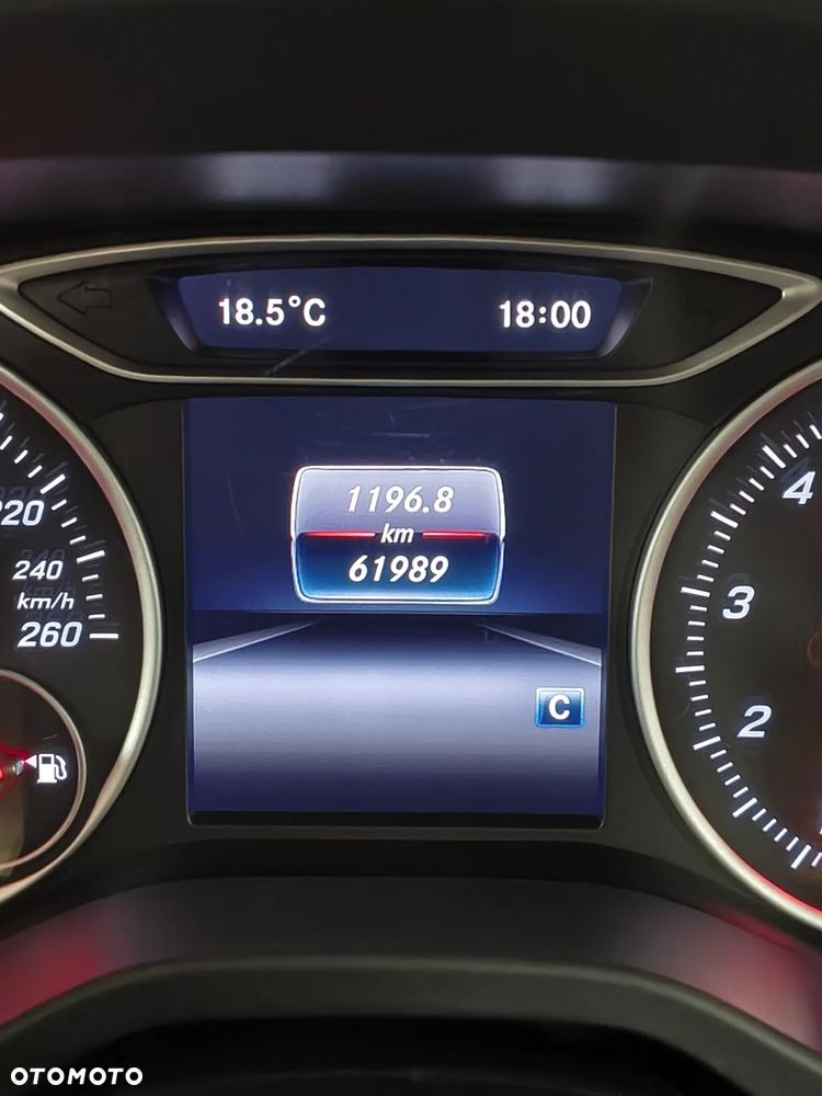 Mercedes-Benz GLA 180 - 2
