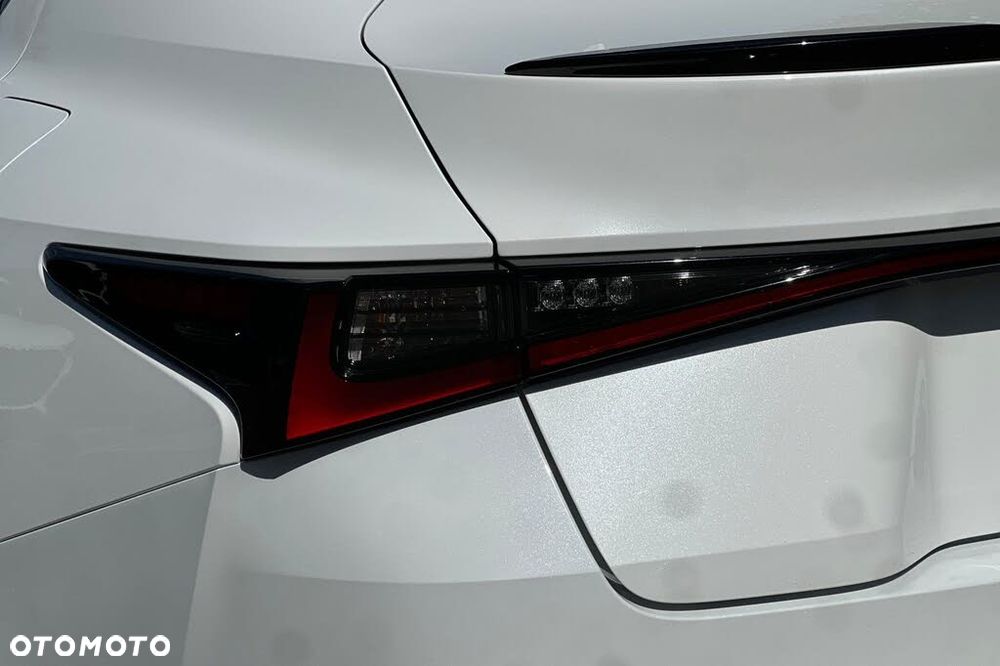 Lexus IS 200t / 300 F Sport - 23
