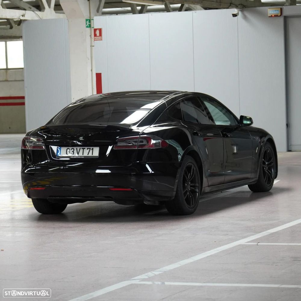 Tesla Model S 85 — fotografia 16