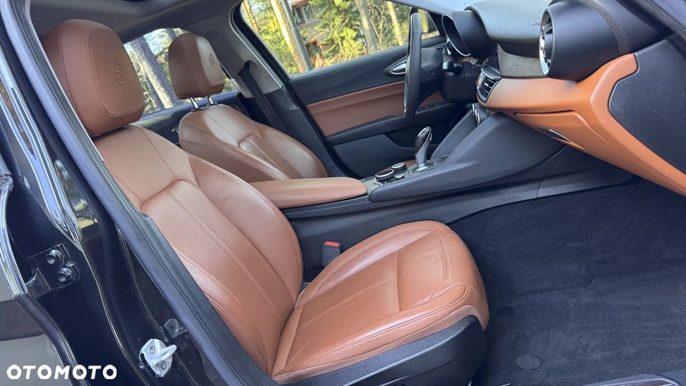 Alfa Romeo Giulia 2.0 Turbo 16V AT8-Q4 Ti - 29