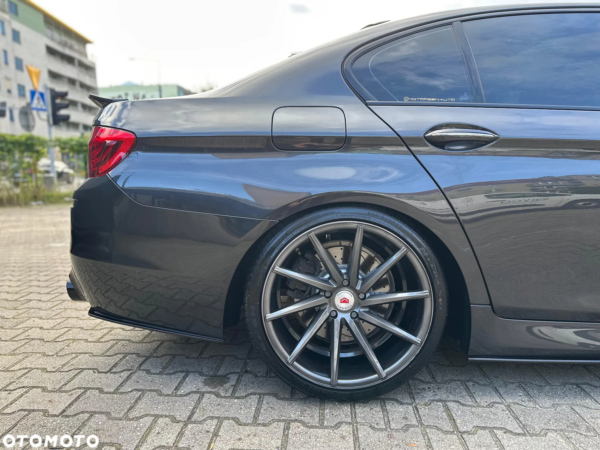 BMW Seria 5 550i - 8