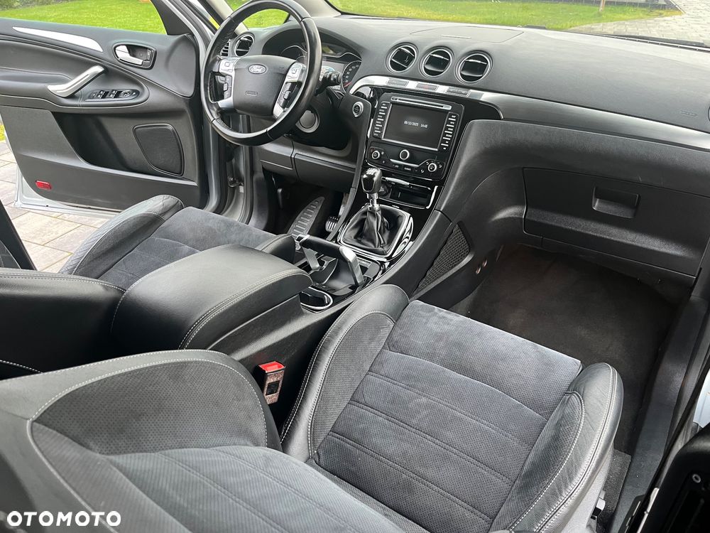 Ford S-Max - 11