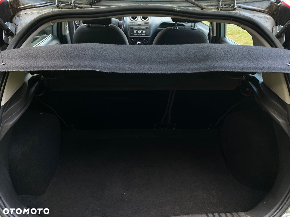 Ford Fiesta 1.3 Ambiente - 16