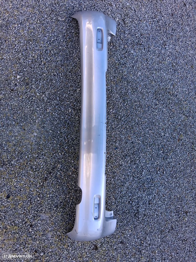 Para-choques  tras Hyundai H1 ano 1998 (ver descrição) - 2