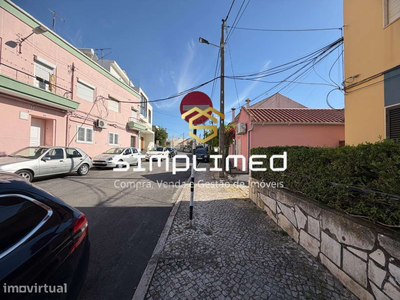 Terreno vedado e com portão - Grande imagem: 4/6