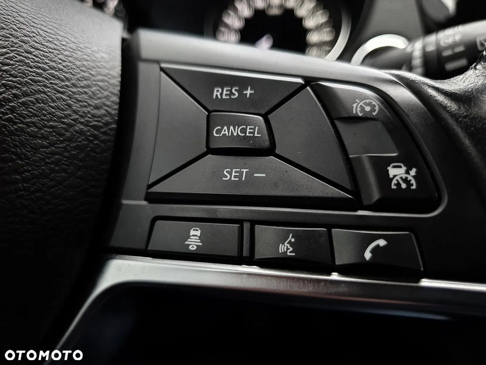 Nissan Qashqai 1.3 DIG-T N-CONNECTA - 25