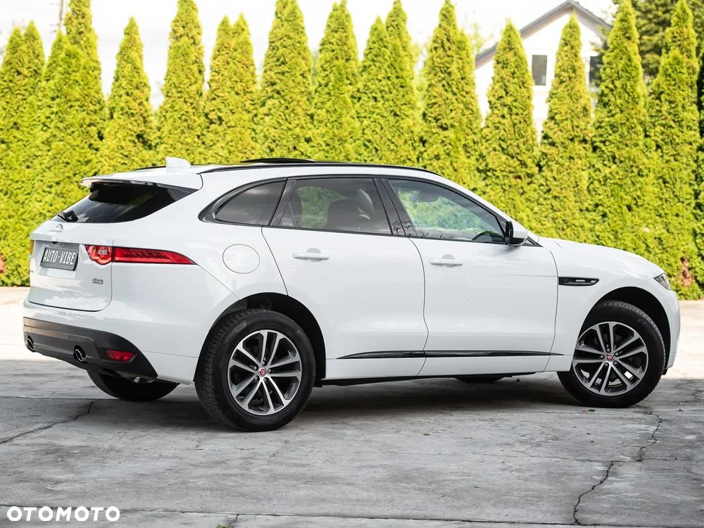 Jaguar F-Pace P250 AWD R-Dynamic S - 14