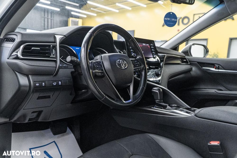 Toyota Camry Executive - 7