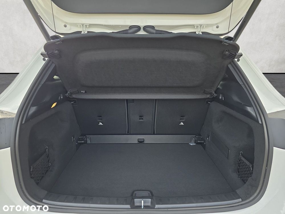 Mercedes-Benz GLA - 16