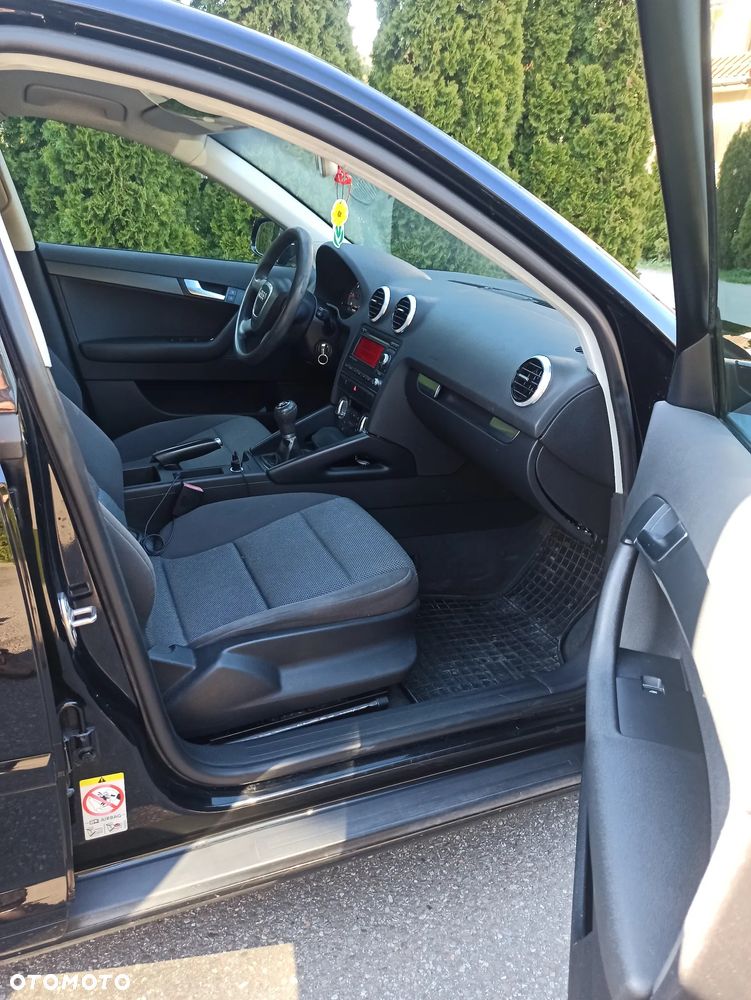 Audi A3 Sportback 1.6 TDI DPF Attraction - 8